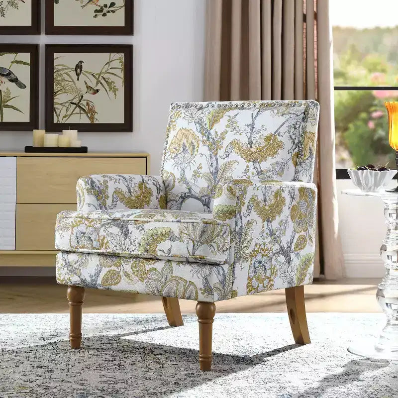 Sedia floreale con borchie, legno
